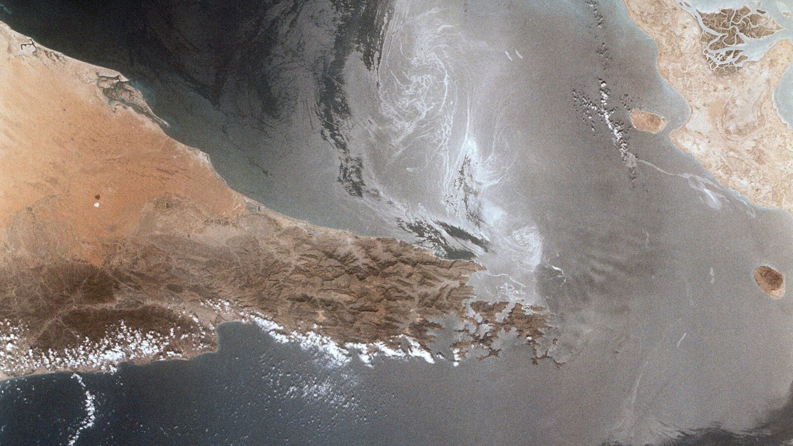 US and Iran Pause Strikes for Second Day as Oman Mediates Over Strait of Hormuz