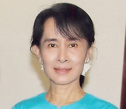 Myanmar Releases Rare Photographs of Aung San Suu Kyi Meeting a Red Cross Official