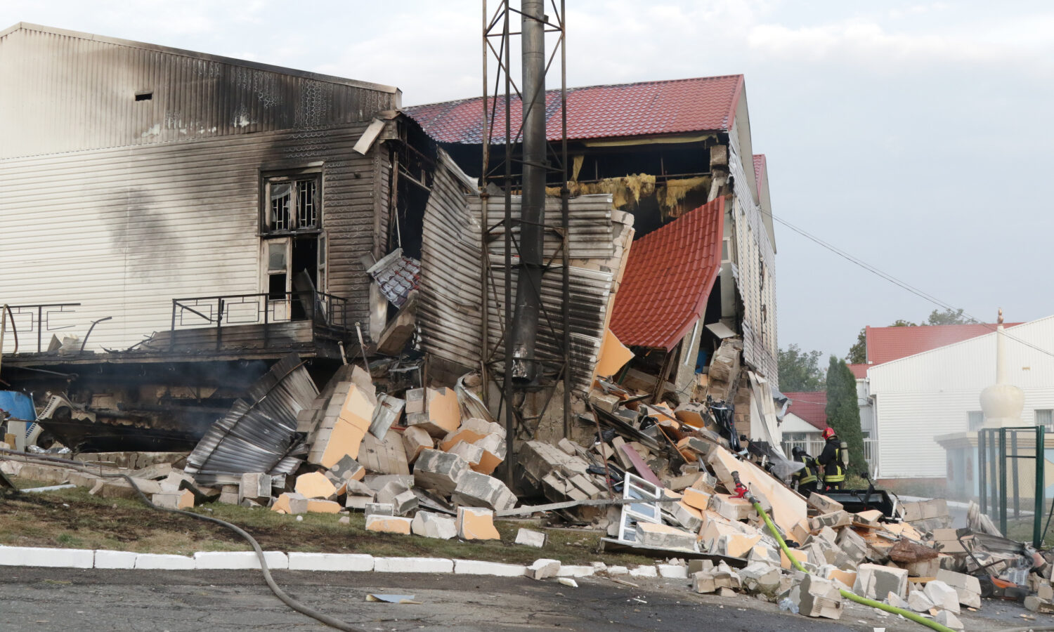 Ukraine and Russia Trade Strikes as Toll Reaches 14