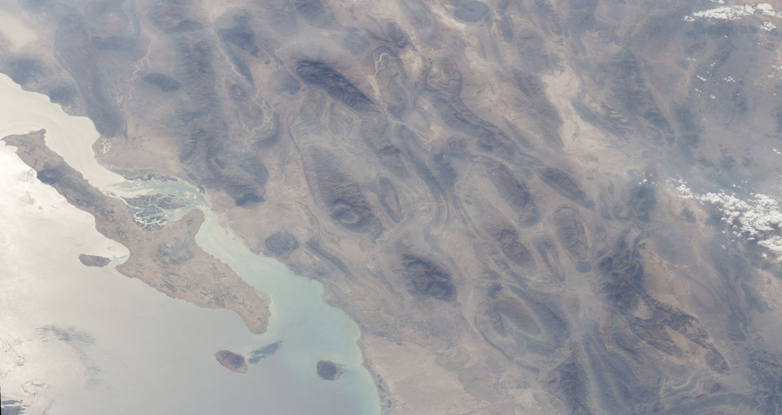 Iran and Oman Near Deal on Hormuz Shipping Route