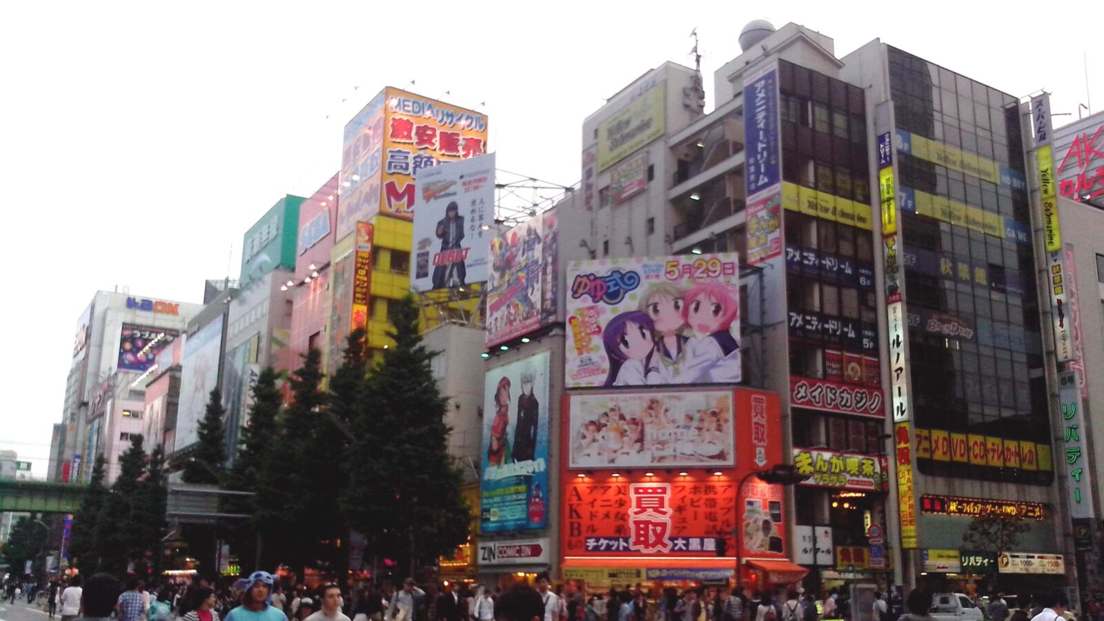 Shueisha Puts 400 Manga Titles Online for Free
